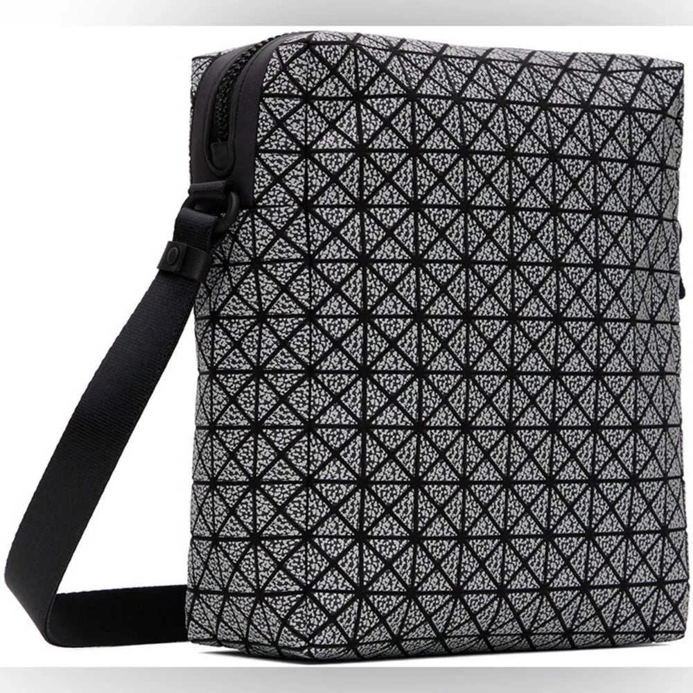 BAO BAO ISSEY MIYAKE Black Voyager Crossbody Bag 241730M170007 - Picture 3 of 15